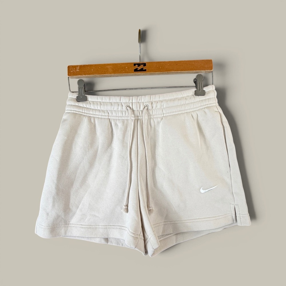 Nike Sportswear Fleece Shorts Oatmeal Beige IH2108-104 Womens Size Small